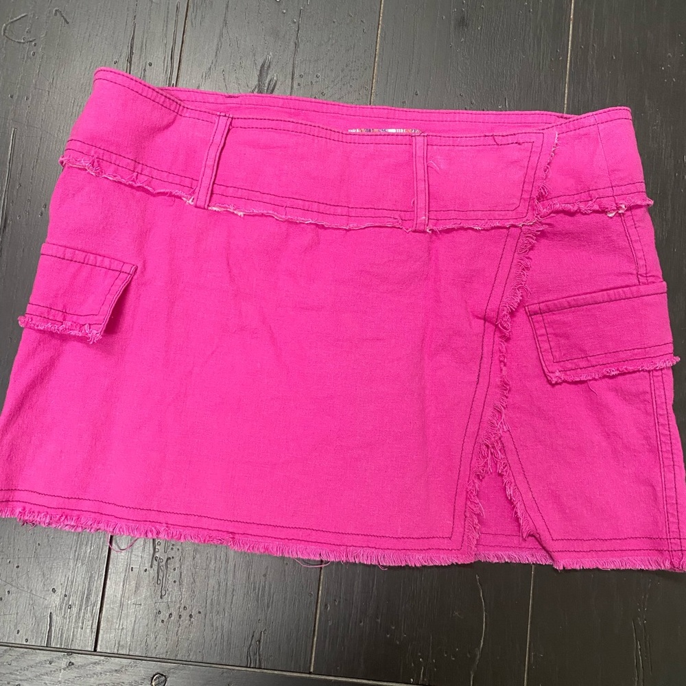 Low waisted mini skirt